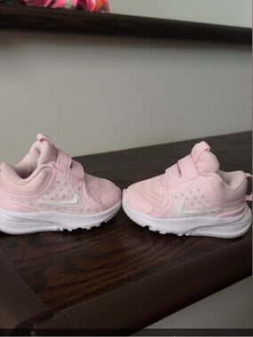 Nike Toddler Sneakers in Light Pink and White